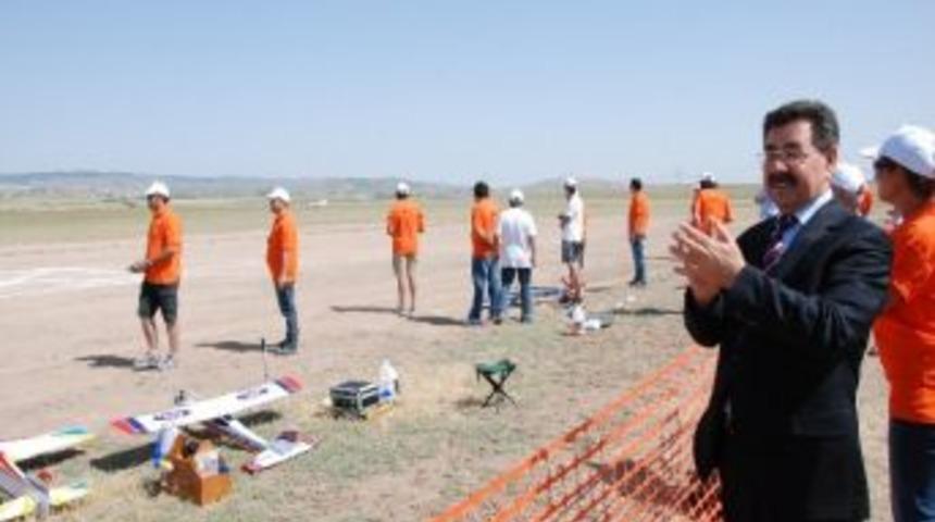 10. G&ouml;ller, Andezit Ve Sevgi &Ccedil;i&ccedil;eği G&ouml;lbaşı Şenliği'nde