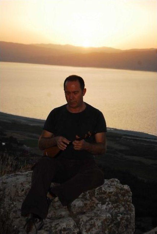 S&uuml;mer Ezg&uuml;, Burdur G&ouml;l&uuml;ne Ağıt Yaktı 1