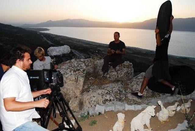 S&uuml;mer Ezg&uuml;, Burdur G&ouml;l&uuml;ne Ağıt Yaktı 2