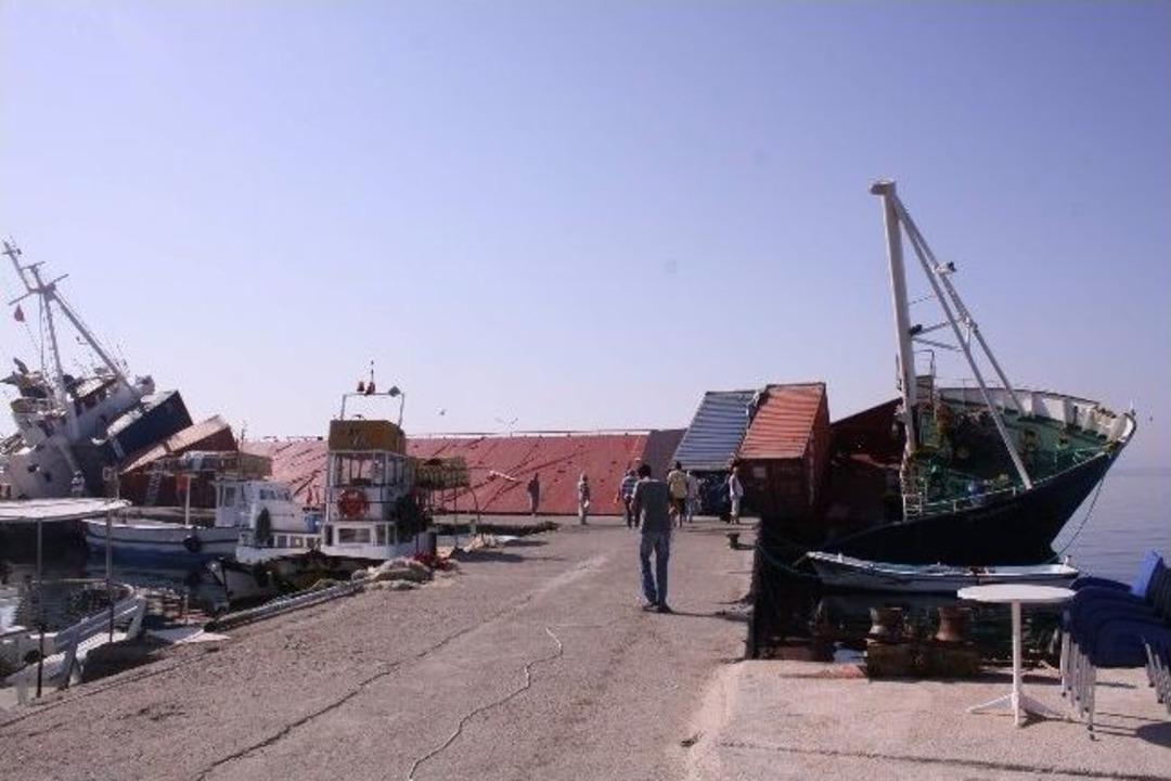 B&uuml;y&uuml;k Tehlike Atlatan Gemi, Kurtarma Ekipleri Tarafından Erdek'e &Ccedil;ekildi