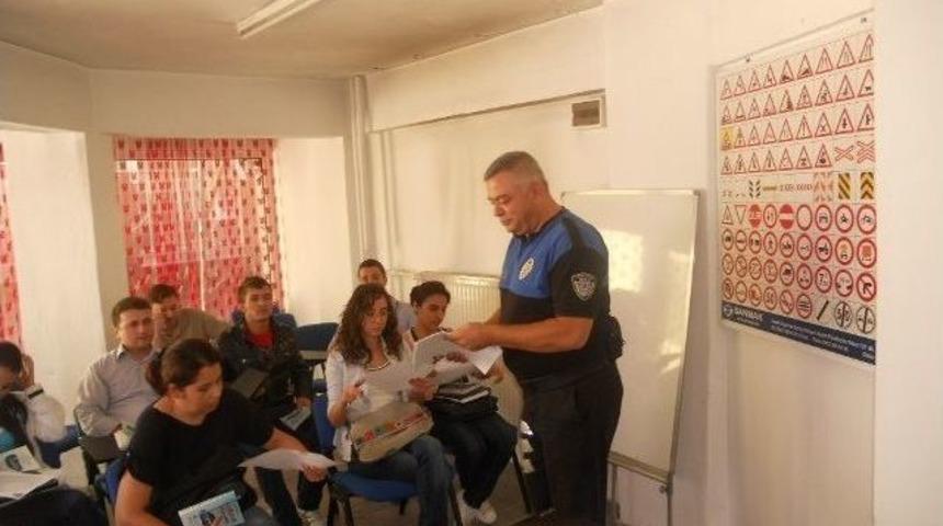 Emniyetten S&uuml;r&uuml;c&uuml; Adaylarına Bilgilendirme