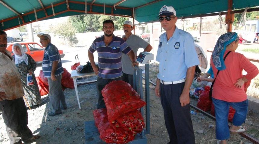 Zabıta Ekipleri Pazar Yerine Kantar Kurdu