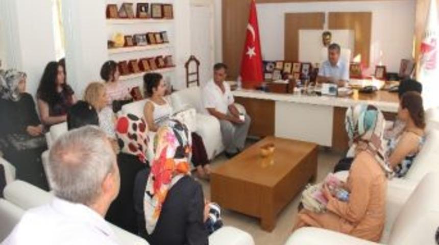 Yeni Atanan &Ouml;ğretmenler Başkan Tursun&rsquo;u Ziyaret Etti