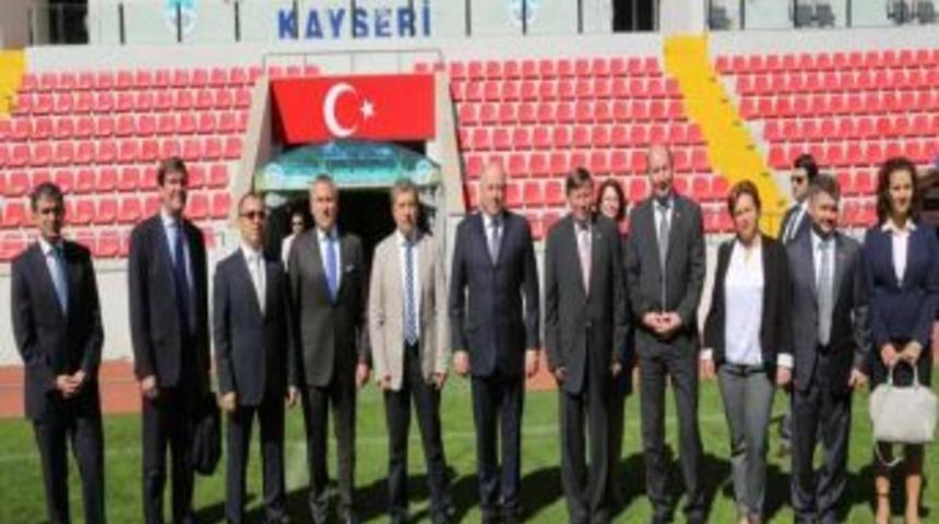 Macar B&uuml;y&uuml;kel&ccedil;i Hovari: Kayseri&rsquo;de Var Olanlar Bir&ccedil;ok Avrupa Şehrinde Yok
