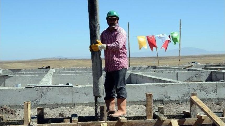 Sarıkamış&rsquo;ta S&uuml;t &Uuml;retim Tesisinin Temeli Atıldı