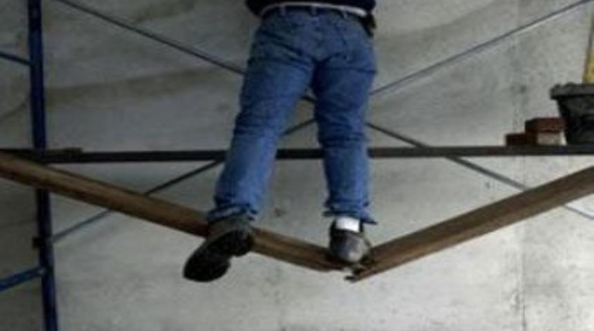 İskeleden Düşen Işçi Yaralandı