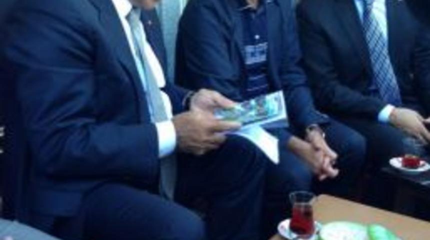 Bakan Eroğlu, Güroymak’ta Vatandaşlarla Çay Sohbeti Yaptı