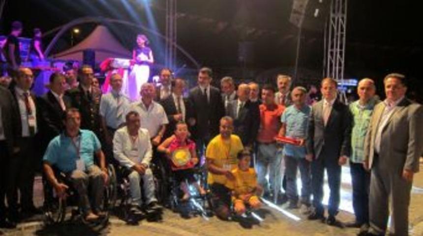 Balıkesir Valisi Turhan: Asıl Engel Bedenlerde Değil, Vicdanlarda