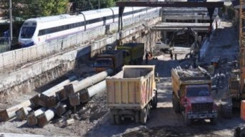 Yht Hat &Ccedil;alışmalarını Yetiştirme &Ccedil;alışmaları Devam Ediyor