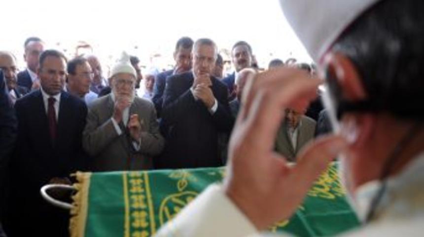 Başbakan Erdoğan, &Ccedil;&ouml;ll&uuml;oğlu Hocaefendi'nin Cenazesine Katıldı