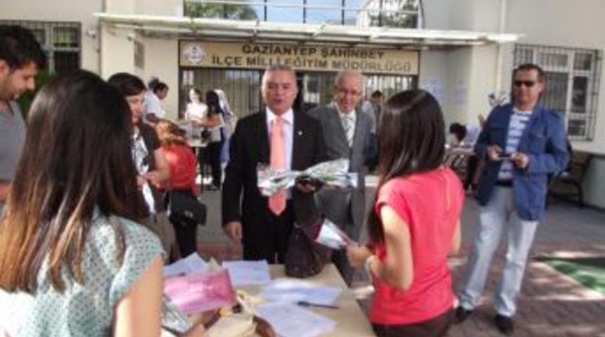 Gaziantep&rsquo;e Atanan &Ouml;ğretmenler Baklava Ile Karşılandı