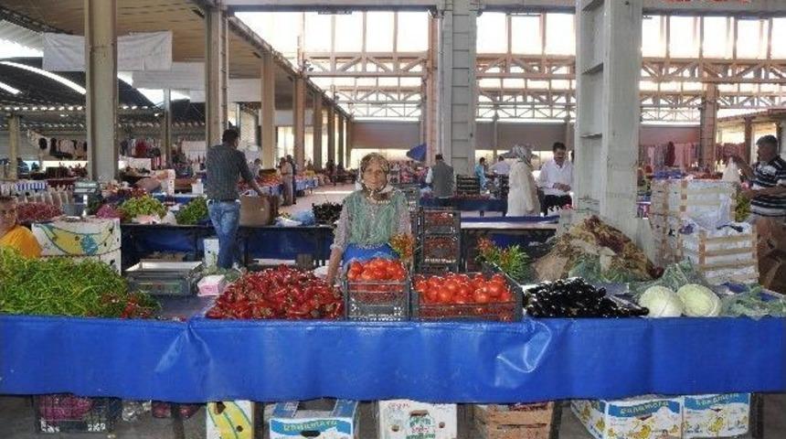 71 Yaşındaki Eli Öpülesi Teyze Geçimini Pazarcılıkla Sağlıyor