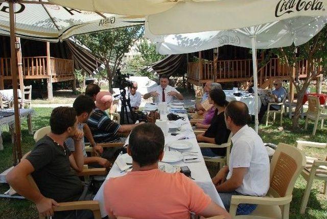 Akb&uuml;k Belediye Başkanı Sandalcı Akb&uuml;k Kanalizasyon &Ccedil;alışmasını Anlattı 1