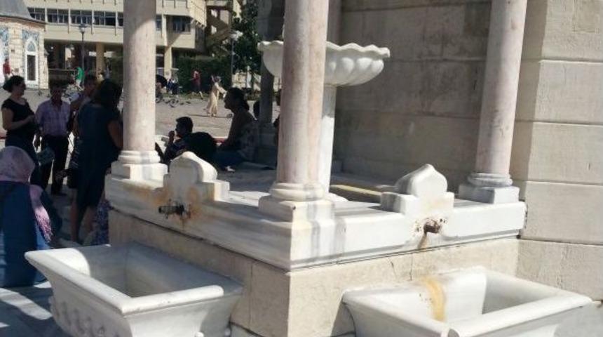 İzmir Saat Kulesi'nin Muslukları &Ccedil;alındı