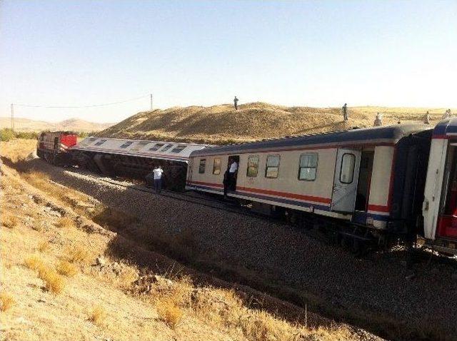 Yozgat ta yolcu treni raydan &ccedil;ıktı 1