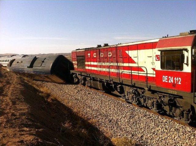 Yozgat ta yolcu treni raydan &ccedil;ıktı 2