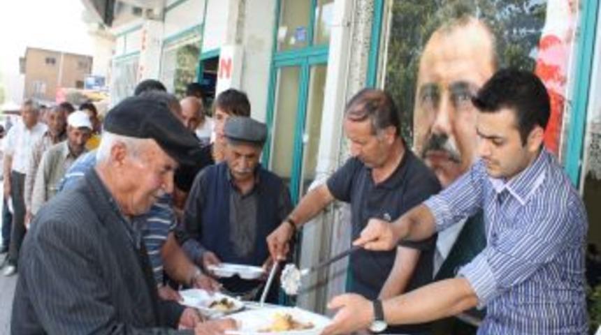 Deniz Yıldızları, Muhsin Yazıcıoğlu Anısına 10 Bin Kişiye Yemek Verdi