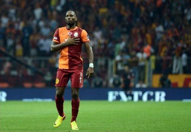 Drogba’dan Metin Oktay’a Selam