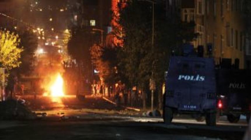 Gazi'deki Olaylar Ge&ccedil; Saatlere Kadar Devam Etti
