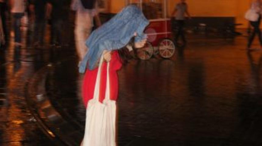 İstanbul'da Gece Yağmur Etkili Oldu