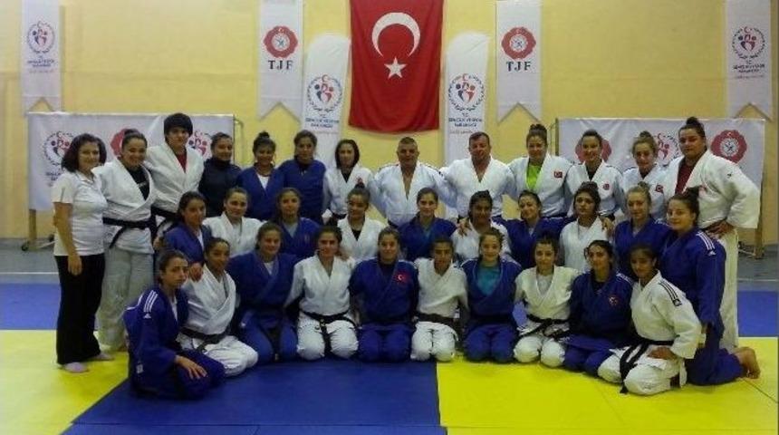 Trabzon'da Bayanlar Olimpik Hazırlık Merkezinin İlk Kamp &Ccedil;alışmaları Başladı