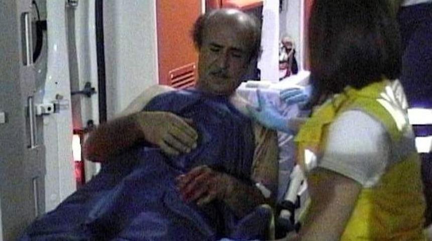 Oğlu Tarafından Bı&ccedil;aklanan Baba Hastaneye Kaldırıldı