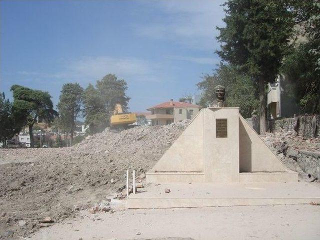 Urla’da Depreme Güçsüz Bulunan Okul Yıkıldı 1