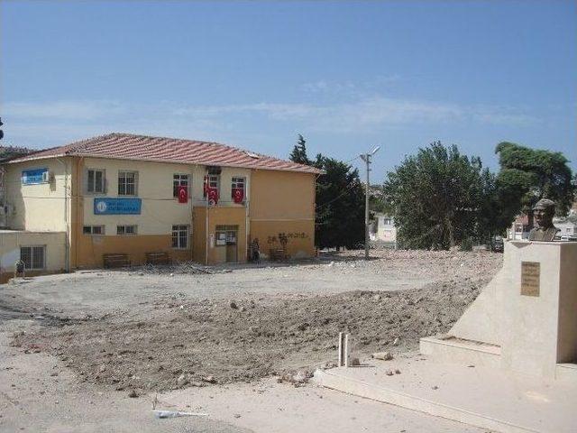 Urla’da Depreme Güçsüz Bulunan Okul Yıkıldı 3