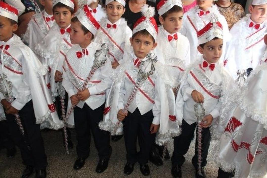 Urla'da Kızılay Destekli S&uuml;nnet Ş&ouml;leni