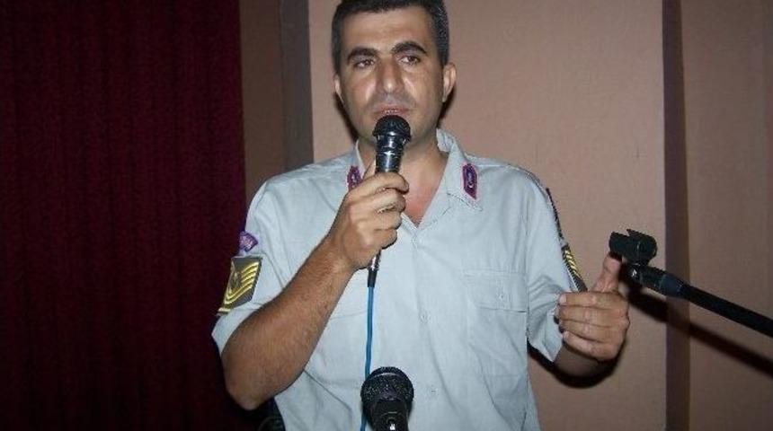 Besni&rsquo;de Jandarma Ve Emniyet&rsquo;ten Okul Servis S&uuml;r&uuml;c&uuml;lerine Seminer Verildi