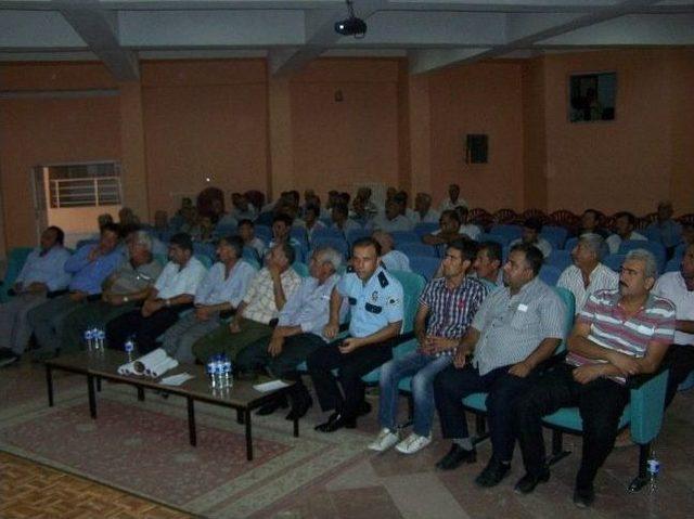 Besni&rsquo;de Jandarma Ve Emniyet&rsquo;ten Okul Servis S&uuml;r&uuml;c&uuml;lerine Seminer Verildi 1