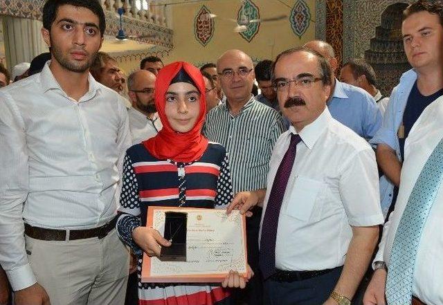 Kur an-ı Kerim Öğrenen Çocuklar Ödüllendirildi 2