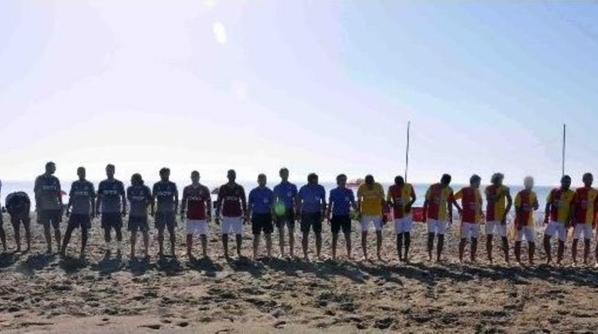 Kuşadası Plaj Futbolu Turnuvası Başladı
