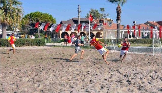 Kuşadası Plaj Futbolu Turnuvası Başladı 2