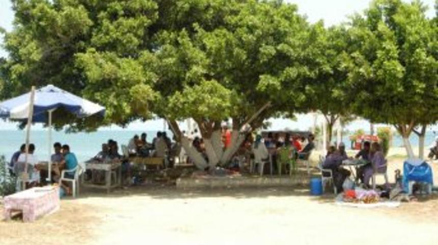 Yumurtalık Esnafının Y&uuml;z&uuml; G&uuml;l&uuml;yor