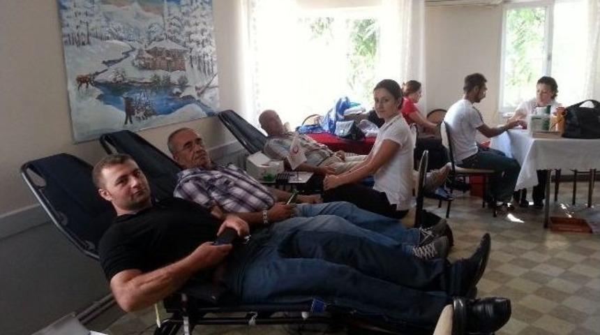 Kızılay Mudanya&rsquo;da Kan Topladı