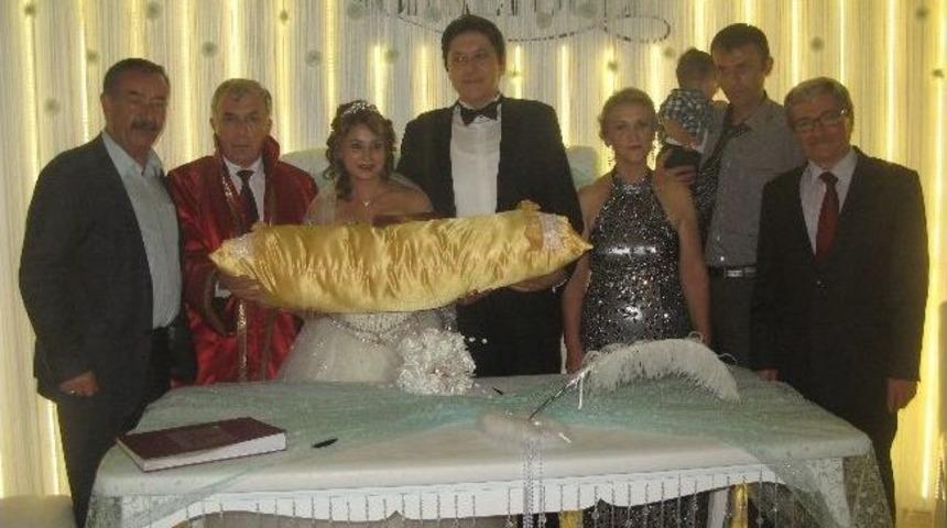 Oğlunun Nikahını Kıydı