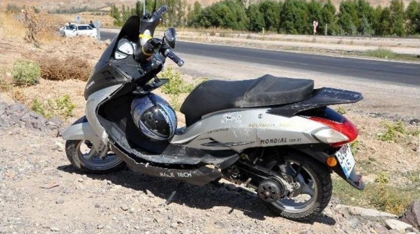 Motosikleti Deviren S&uuml;r&uuml;c&uuml; Yaralandı