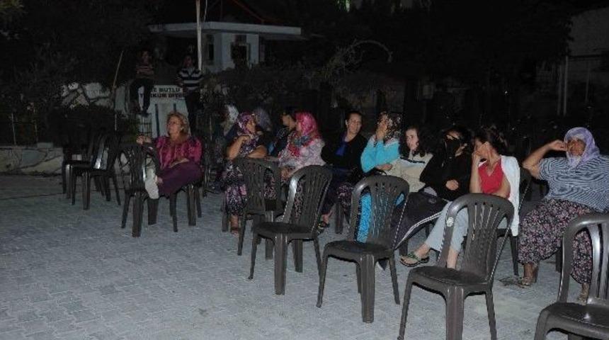 Kuşadası&rsquo;nda K&ouml;ylerde Nostaljik Sinema Keyfi