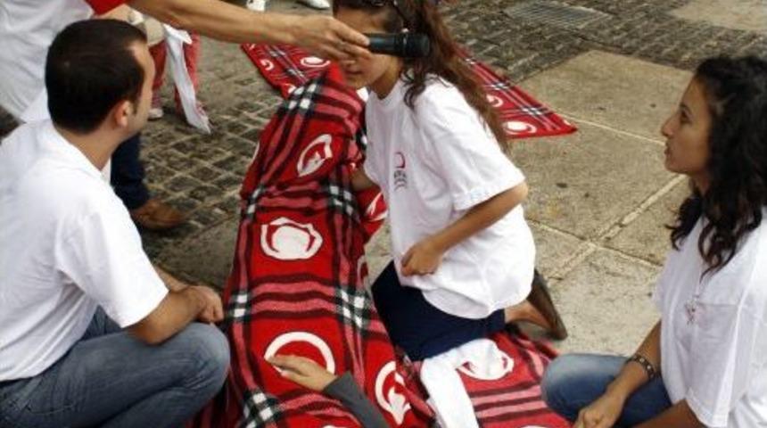 Şehir Merkezindeki Trafik Kazası Vatandaşlara Ilk Yardım Dersi Oldu