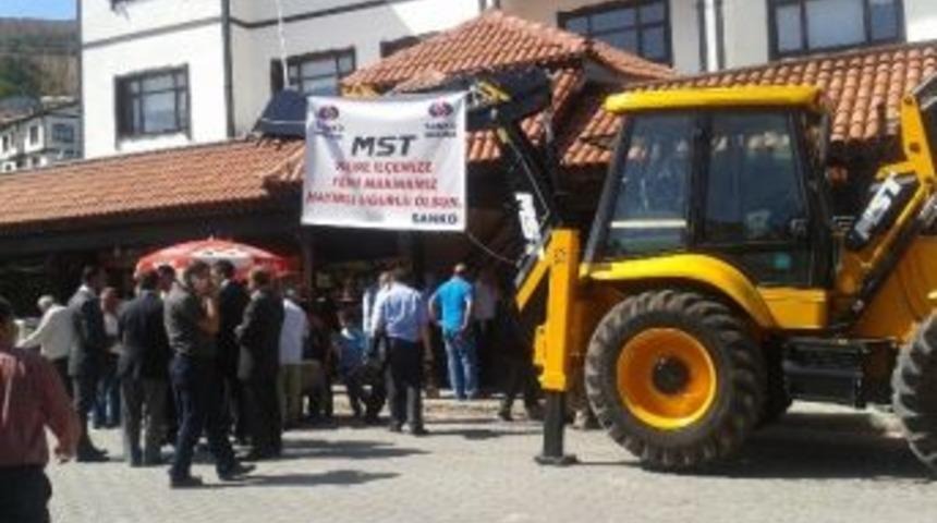 K&uuml;re&rsquo;ye Arazili Kırıcı Makinesi Alındı