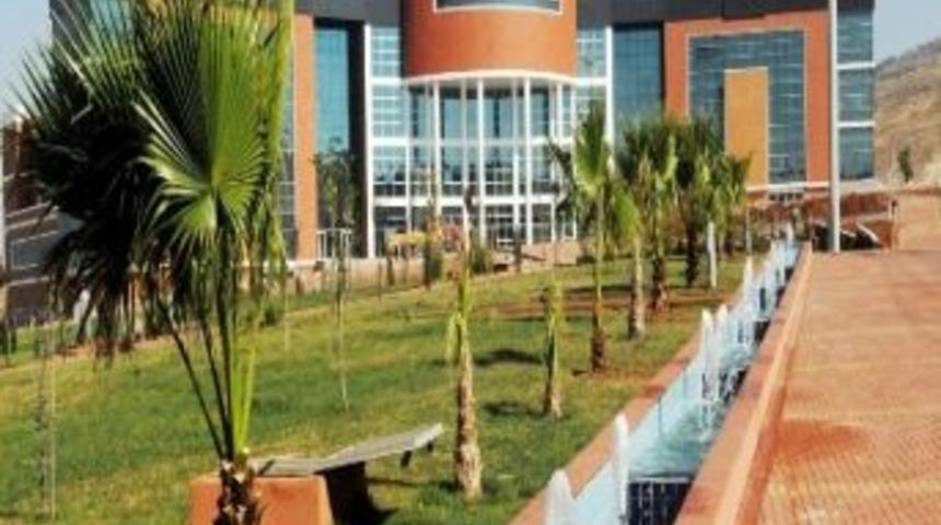 &Ccedil;ağdaş &Uuml;niversiteye &Ccedil;ağdaş Fak&uuml;lte Binası