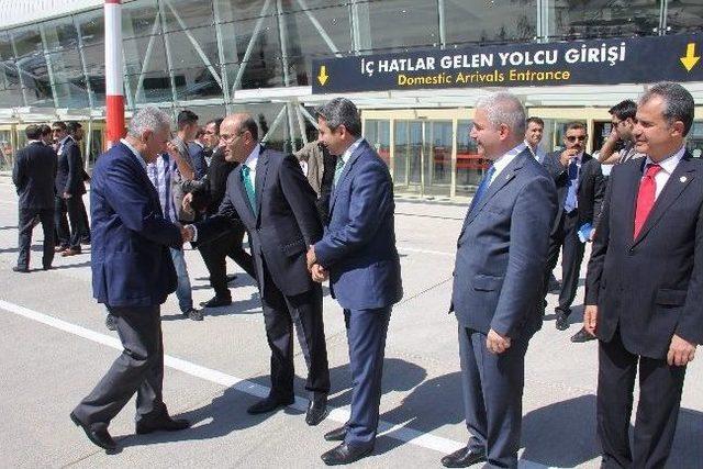 (özel Haber) Bakan Binali Yıldırım Yolcuları Dinledi