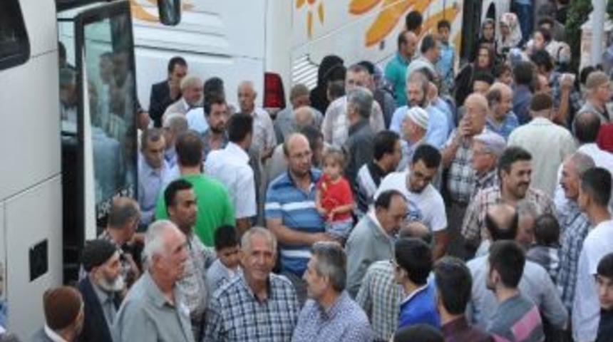 Hacı Adayları Dualarla Uğurlandılar
