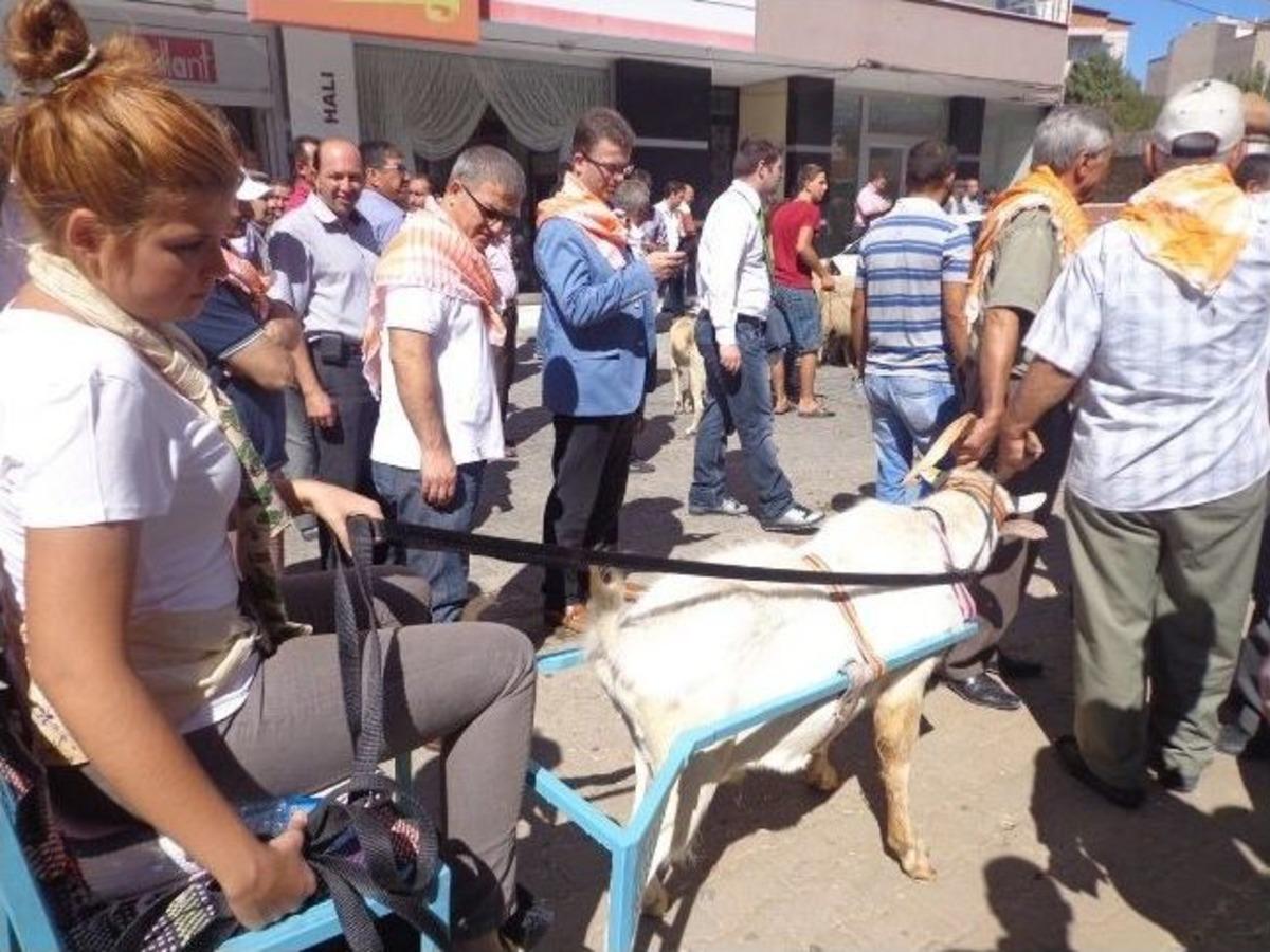 Seferihisar'da Koyun-ke&ccedil;i Panayırı