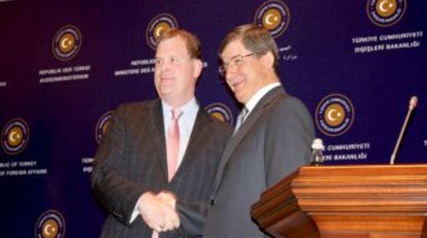 Davutoğlu: Kimyasal Silah Tasfiyesi, Ge&ccedil;mişte Işlenen Su&ccedil;ları Ortadan Kaldırmaz