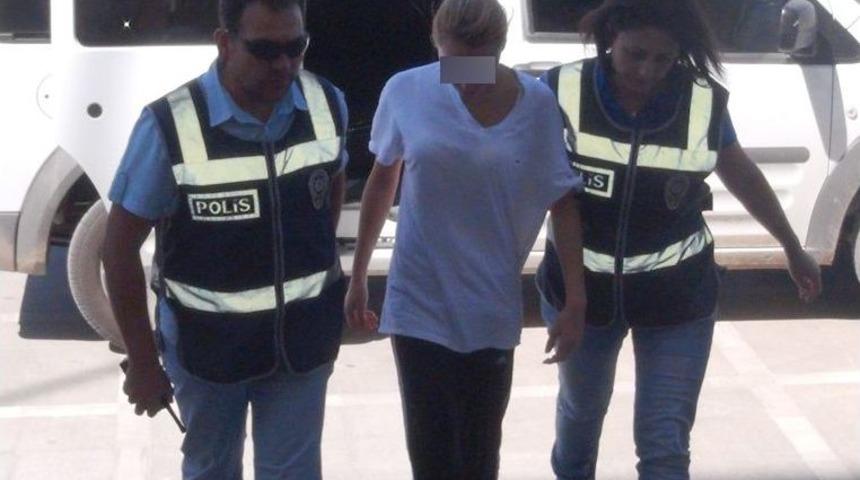 Annelerini &Ouml;ld&uuml;rd&uuml;kleri Iddiasıyla Iki Kız Kardeş Adliyeye Sevk Edildi