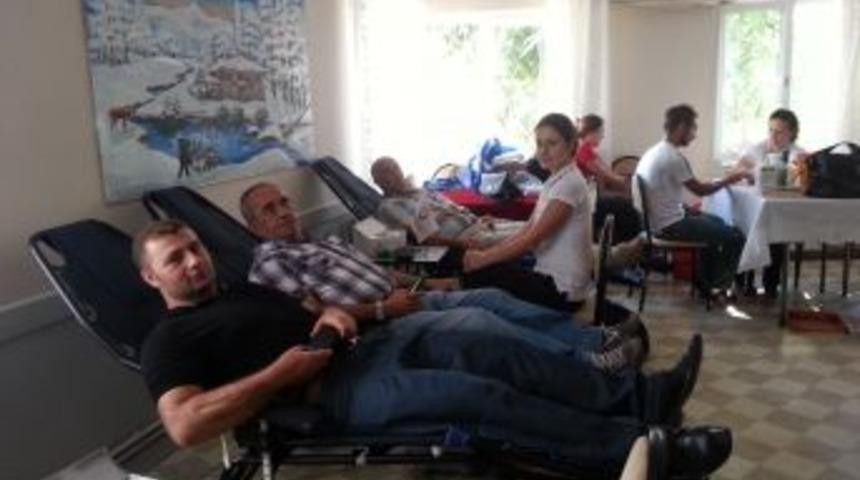 T&uuml;rk Kızılayı Mudanya'da 150 &Uuml;nite Kan Topladı