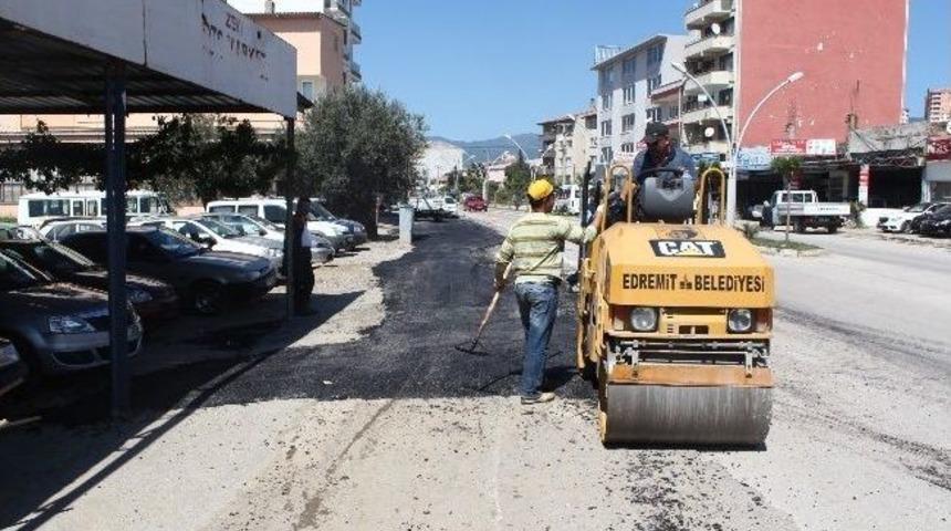 Edremit&rsquo;te Bozuk Yollar Onarılıyor