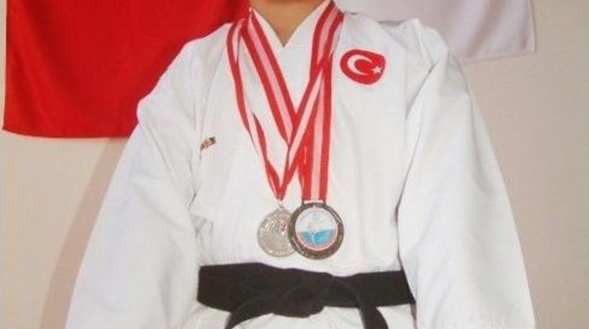Minik Karateci Bekmez, Manavgat&rsquo;ın Gururu Oldu